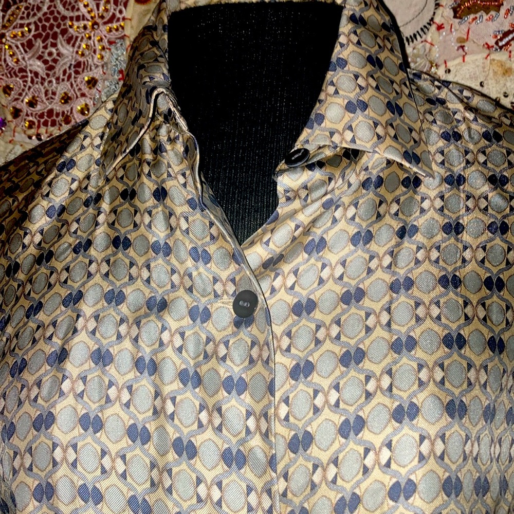 100% Silk Patterned 6 Buttoned Blouse - image 3